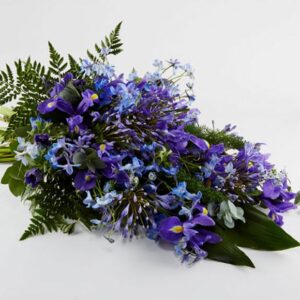 Bårebuket i lilla nuancer - Blomster til begravelse