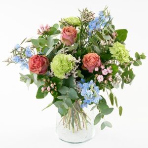 Blomstrende kærlighedsbuket, floristens valg - Send blomster med Bloomit