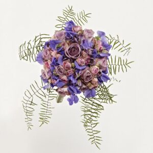 Brudebuket i lilla og blå nuancer - Send blomster med Bloomit