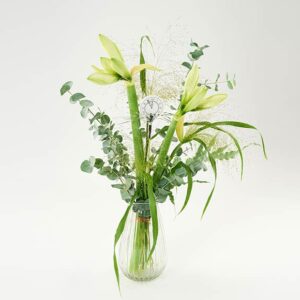 Fin amaryllisbuket med nytårspynt - Send blomster med Bloomit