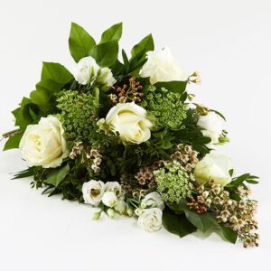 Fin bårebuket i hvid og lime - Blomster til begravelse