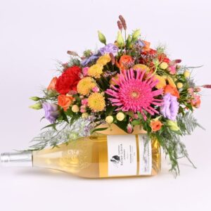 Glad farverig blomsteræske med vin - Send blomster med Bloomit