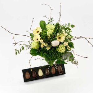 Påskebuket, floristens valg med påskeæg - Send blomster med Bloomit