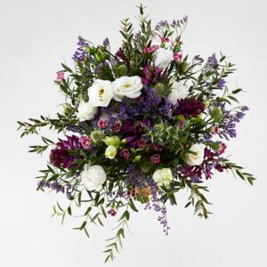 Småblomstrede brudebuket i kontrastfarver - Send blomster med Bloomit